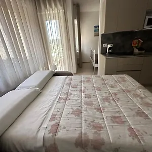 Ennio Class Apartman